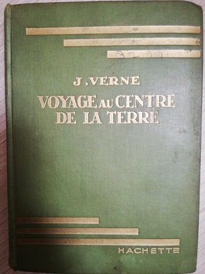 Voyage au centre de la Terre  by Jules Verne