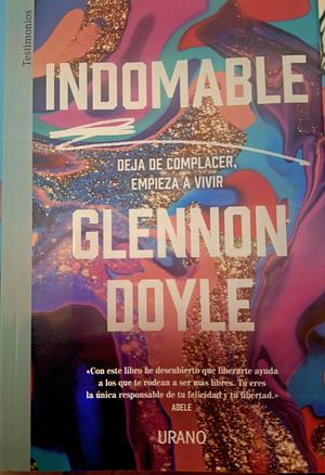 Indomable: Deja de complacer, empieza a vivir by Glennon Doyle, Victoria Simó