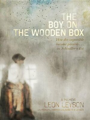 Berniukas ant medinės dėžės by Leon Leyson