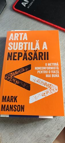 Arta subtilă a nepăsării. O metodă nonconformistă pentru o viață mai bună by Mark Manson