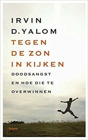 Tegen de zon inkijken by Irvin D. Yalom