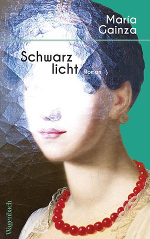 Schwarzlicht by María Gainza