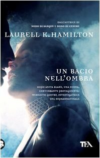 Un bacio nell'ombra by Laurell K. Hamilton