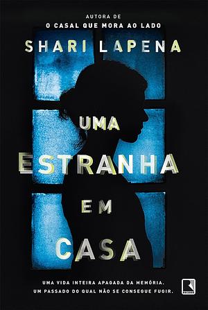 Uma estranha em casa by Shari Lapena