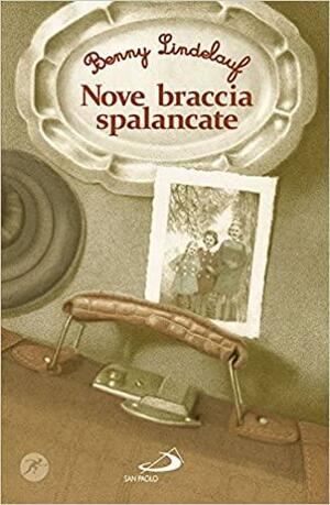 Nove braccia spalancate by Benny Lindelauf