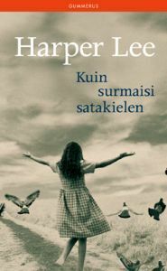 Kuin surmaisi satakielen by Harper Lee