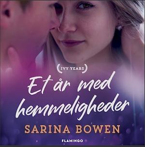 Et år med hemmeligheder  by Sarina Bowen