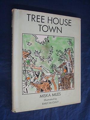 Tree House Town by Miska Miles