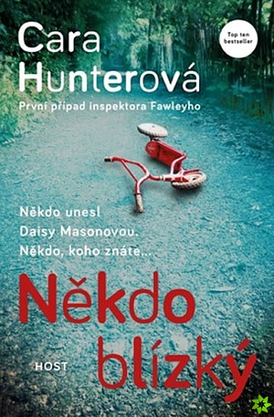 Někdo blízký by Cara Hunter