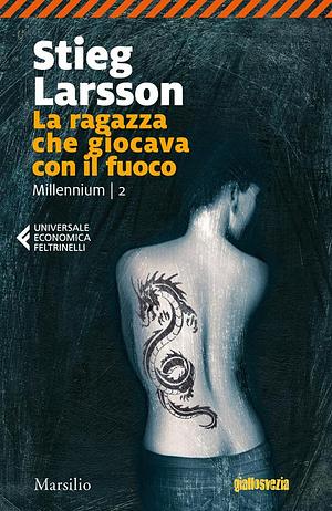 La ragazza che giocava con il fuoco. Millennium, Volume 2 by Stieg Larsson