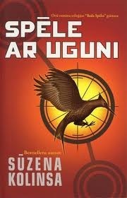 Spēle ar uguni by Suzanne Collins