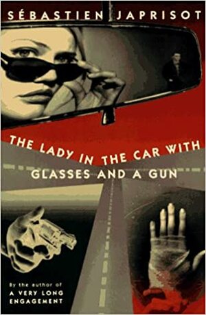 Moteris su automobiliu, akiniais ir ginklu by Sébastien Japrisot