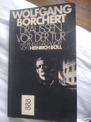 Draussen vor der Tür mit einem Nachwort von Heinrich Böll by Heinrich Böll, Wolfgang Borchert
