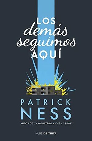 Los demás seguimos aquí by Patrick Ness