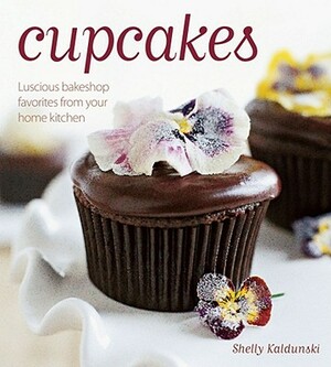 Cupcakes: Luscious Bakeshop Favorites from Your Home Kitchen by Shelly Kaldunski