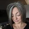 r_j_reads's profile picture
