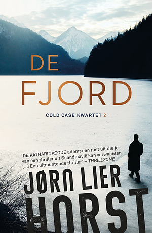 De fjord by Jørn Lier Horst