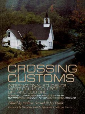 Crossing Customs: International Students Write on U.S. College Life and Culture by Andrew Garrod, Jay Davis