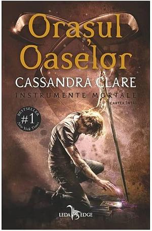 Orașul Oaselor by Cassandra Clare, Cristina Jinga