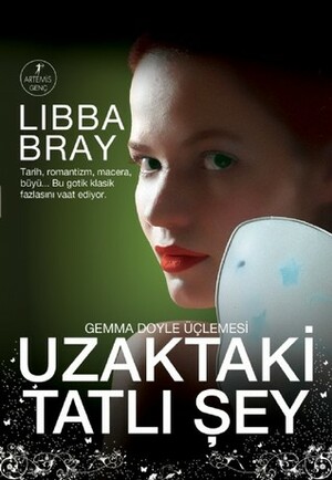 Uzaktaki Tatlı Şey by Libba Bray