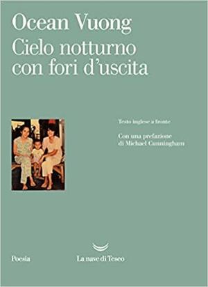 Cielo notturno con fori d'uscita. Testo inglese a fronte by Ocean Vuong