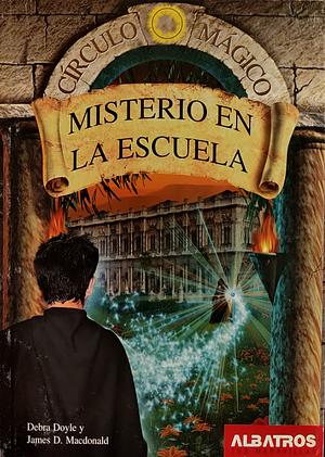 Misterio en la Escuela by Debra Doyle, James D. Macdonald