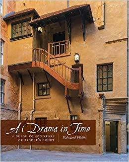 A Drama in Time: A Guide to 400 Years of Riddle's Court by Edward Hollis