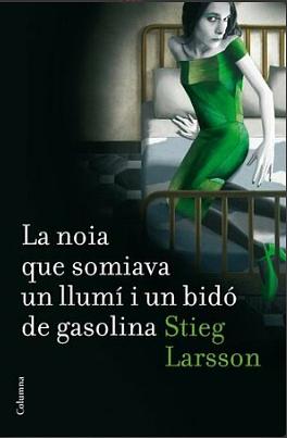 La noia que somiava un llumi i un bidó de gasolina by Stieg Larsson