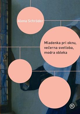 Mladenka pri oknu, vec̆erna svetloba, modra obleka by Alena Schröder