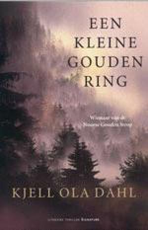 Een kleine gouden ring by Kjell Ola Dahl