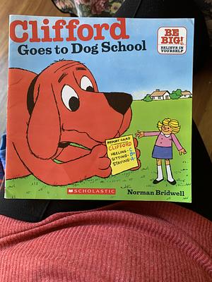 Clifford Goes To Dog School by Norman Bridwell