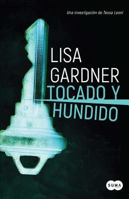 Tocado Y Hundido / Crash & Burn by Lisa Gardner