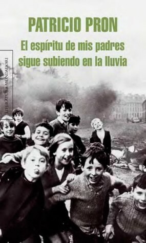 El espíritu de mis padres sigue subiendo en la lluvia by Patricio Pron