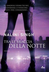 Tra le braccia della notte by Nalini Singh