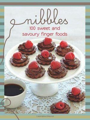 Nibbles: 100 Sweet and Savoury Finger Foods by Hardie Grant Books Staff