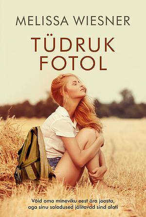 Tüdruk fotol by Melissa Wiesner