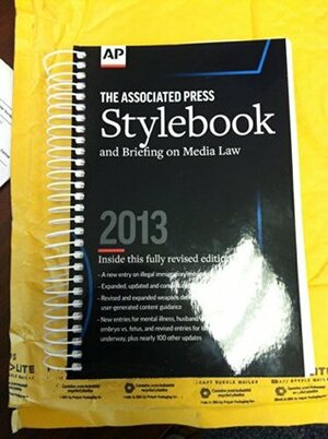 THE ASSOCIATED PRESS Stylebook and Briefing on Media Law 2013 by Associated Press