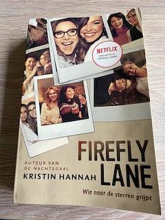 Firefly Lane (Wie naar de sterren grijpt): Een dramatische gebeurtenis leert Kate en Tully dat ze onlosmakelijk met elkaar verbonden zijn by Kristin Hannah, Karin Pijl