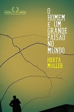 O homem é um grande faisão no mundo by Herta Müller