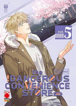 Dangerous Convenience Store Volume 5  by 945