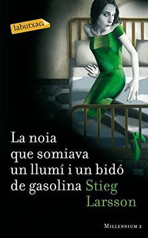 La noia que somiava un llumí i un bidó de gasolina by Stieg Larsson