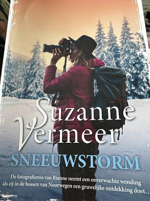 Sneeuwstorm by Suzanne Vermeer