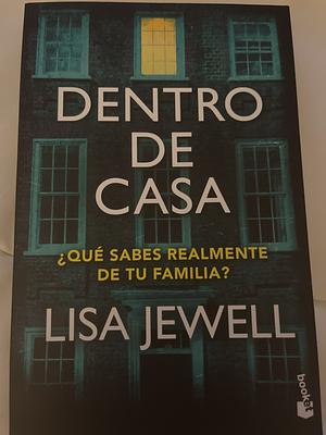 Dentro de casa by Lisa Jewell