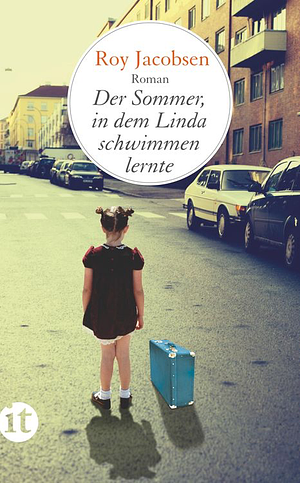 Der Sommer in dem Linda schwimmen lernte by Roy Jacobsen