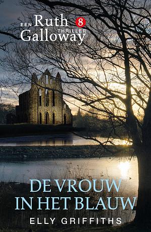 De vrouw in het blauw by Elly Griffiths