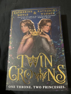 Twin crowns by Catherine Doyle, Katherine Webber