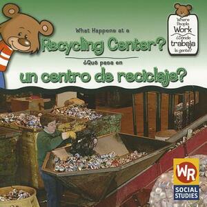 What Happens at a Recycling Center?/Que Pasa En Un Centro de Reciclaje? by Kathleen Pohl