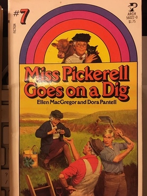 Miss Pickerell Goes on a Dig by Ellen MacGregor, Charles Geer, Dora Pantell