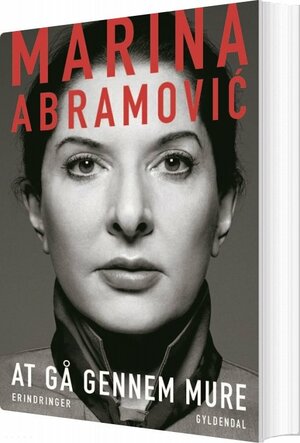 At gå gennem mure by Marina Abramović