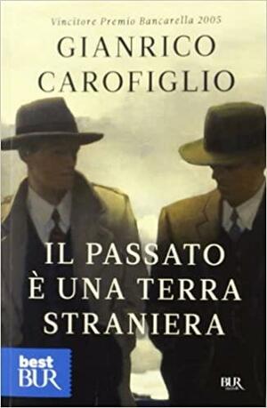 Il passato è una terra straniera by Gianrico Carofiglio